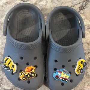 CROCS Iconic Comfort Kids C7 in Gray with Construction Theme